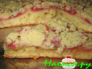 Пирог бисквитный с клубникой