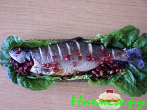 Форель, запеченная с гранатом Форель, запеченная с гранатом