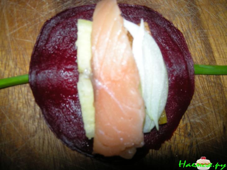 Релетики свекольные со слабосоленой семгой