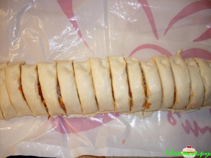 Пицца из слоеного бездрожжевого теста на скорую руку