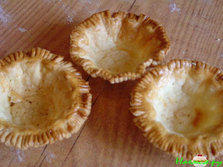 Слоеные корзиночки с креветками и шпинатом