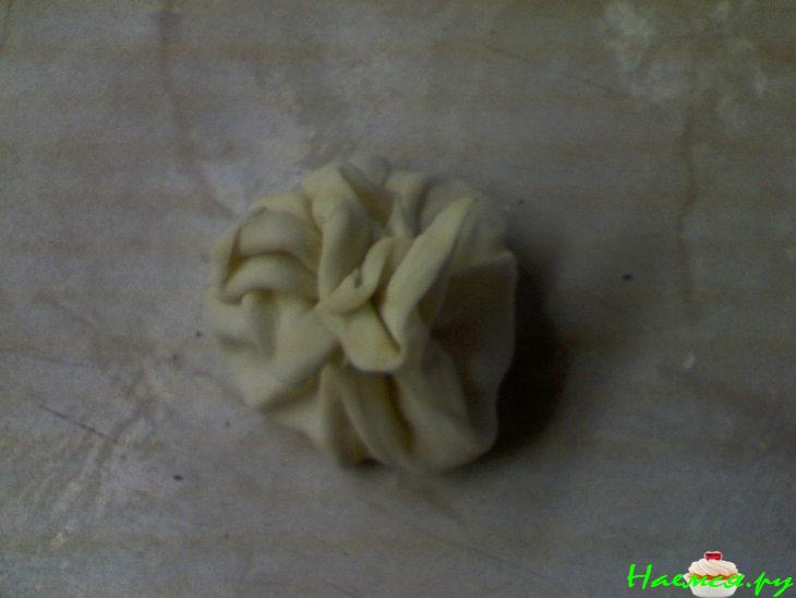 Слоеные мешочки с персиком и шоколадом