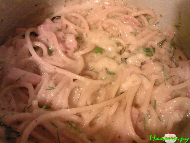 Спагетти с ветчиной в соусе из кабачков