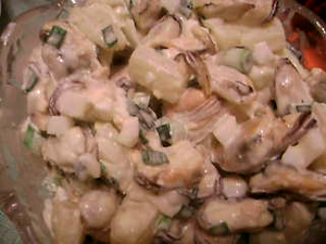 Салат из мидий с яйцом и ананасом