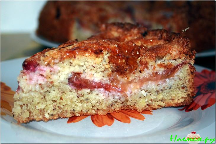Ореховый пирог со сливами