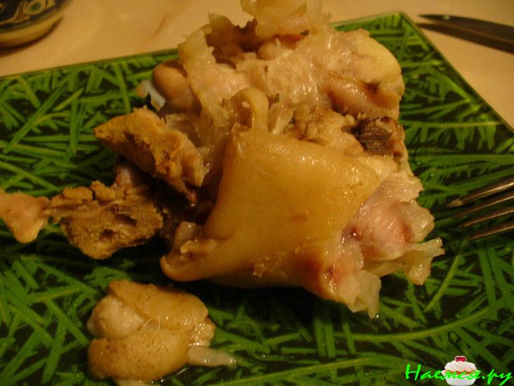 Свиные "лапки" с овощами