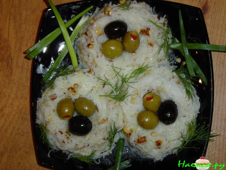 Гнезда из рисовой вермишели