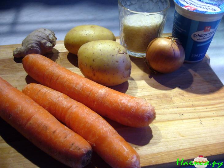 Морковно-имбирный суп-пюре "Солнце в тарелке" Морковно-имбирный суп-пюре "Солнце в тарелке"