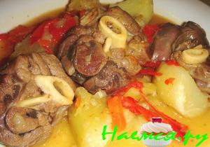 Бараньи голяшки тушенные в овощах