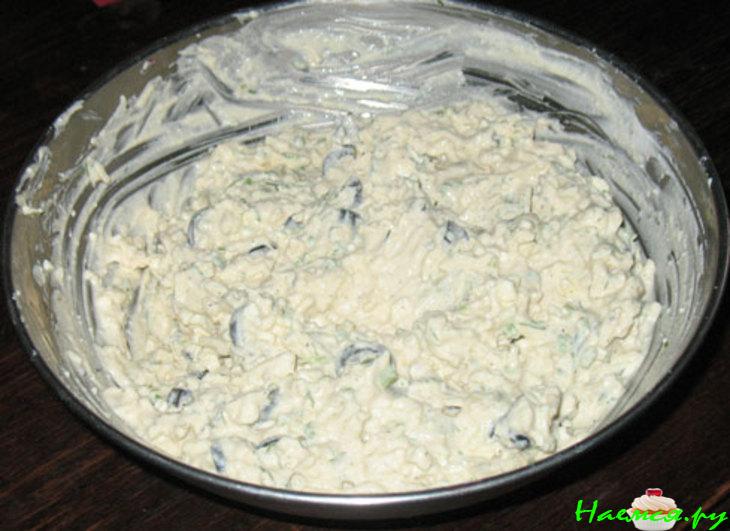 Рулет с творожно-сырной начинкой