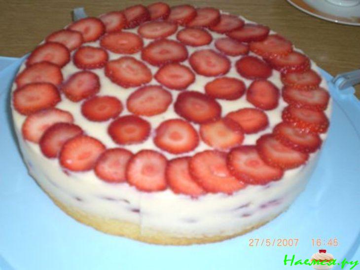 Клубничный торт с кремом Клубничный торт с кремом