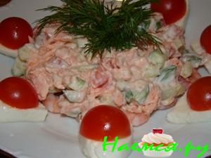 Салат с креветками и лососем Салат с креветками и лососем