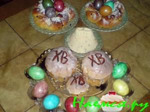 Куличи дрожжевые с шафраном и коринкой