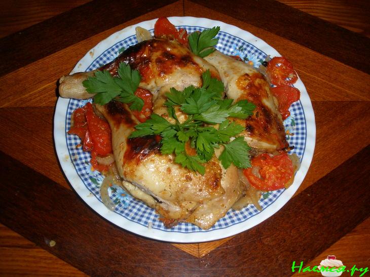 Курочка на помидорках