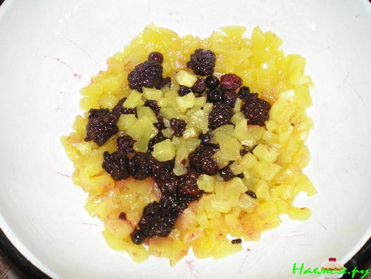 Ананасово–ежевичная запеканка с рисом