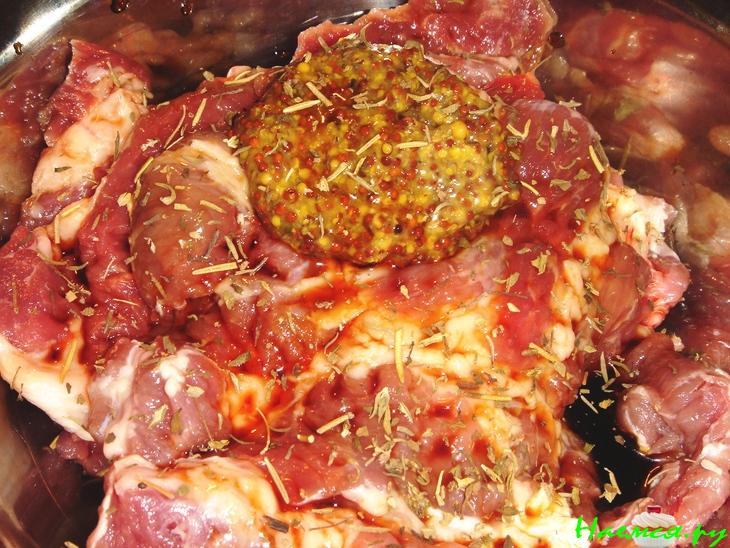 Отбивная под сочной овощной щубкой