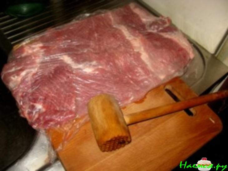 Рулет из свинины с грушами и сыром Рулет из свинины с грушами и сыром