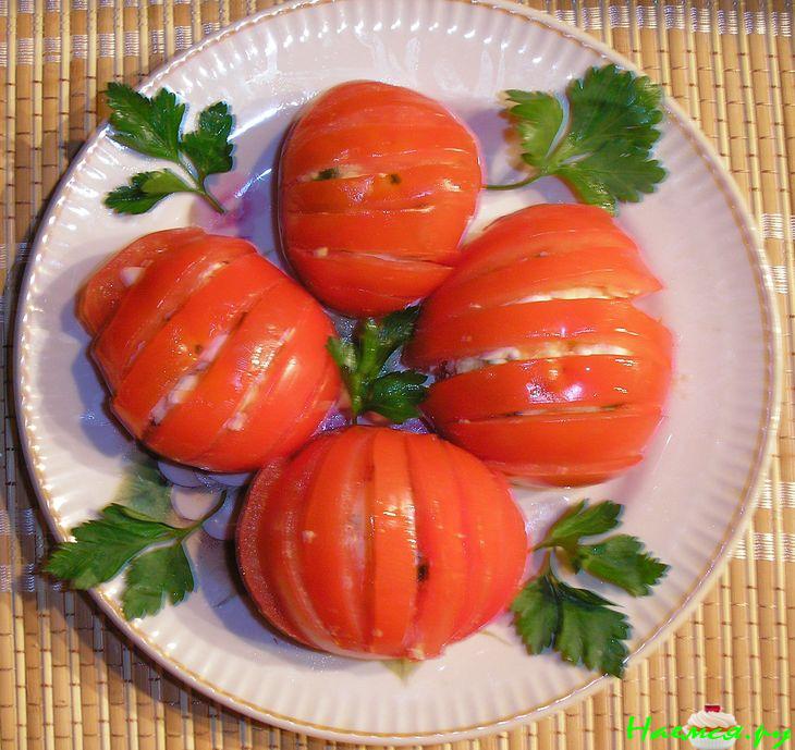 Фаршированные яйцом и зеленью помидоры Фаршированные яйцом и зеленью помидоры