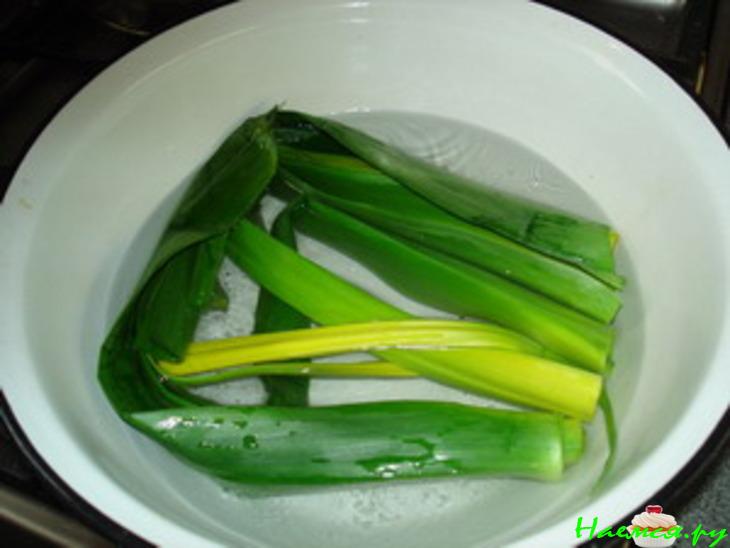 "Сазан запеченный в луке порее"