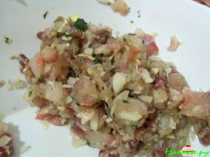 Манты с рыбой, запеченные в горшочках 