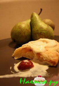 Грушевый штрудель с ванильно-коричным соусом