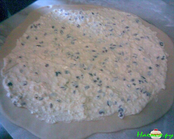 Дрожжевой рулет-пирог с творожной прослойкой