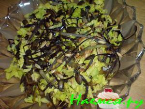 Салат из отварной рыбы и баклажанов