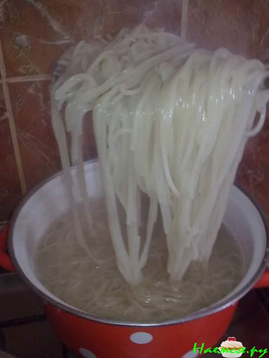 Спагетти в соусе