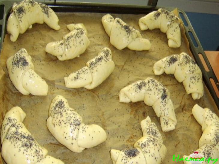 Рогалики дрожжевые с ветчиной и сыром