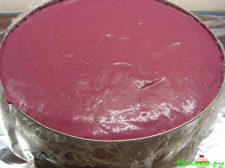 Миндальный торт с муссом из черной смородины Миндальный торт с муссом из черной смородины