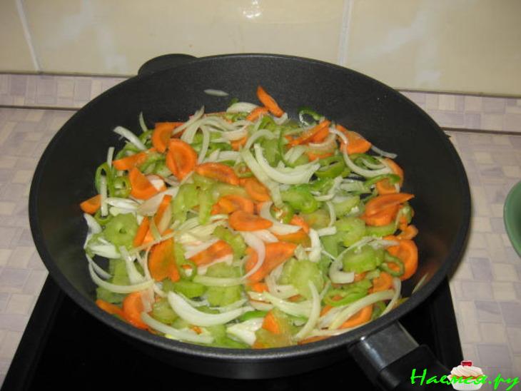 Куриное филе с овощами и фунчозой