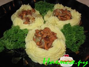 Картофельные гнездышки с лисичками