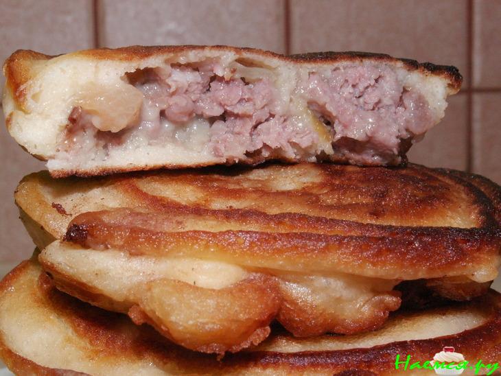 Ленивые беляши "Весёлая компания" (или оладушки с припёком) Ленивые беляши "Весёлая компания" (или оладушки с припёком)