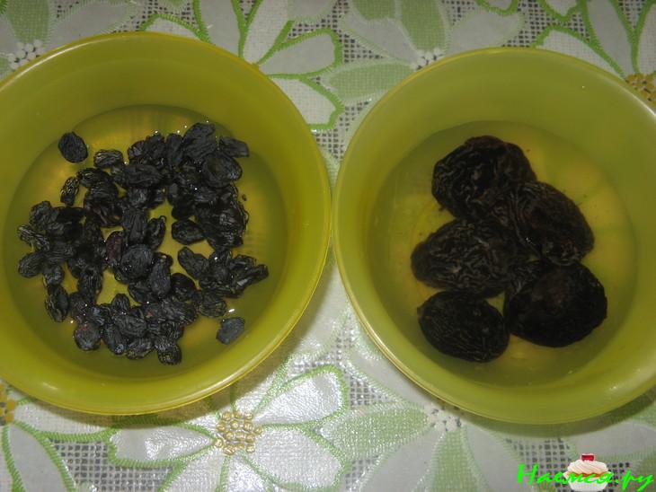 Грибной соус с изюмом и черносливом