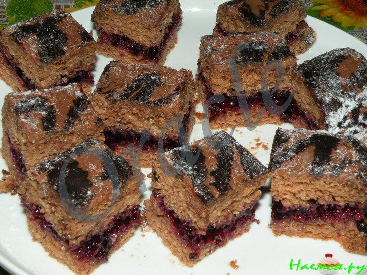 Бисквитные пирожные с джемом из черной смородины!