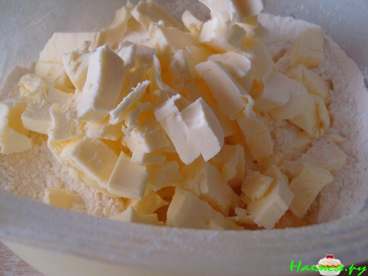 Нежный песочный пирог с творожно-яблочной начинкой Нежный песочный пирог с творожно-яблочной начинкой