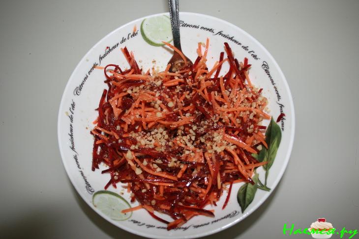 Овощной салатик со свеклой и орехами