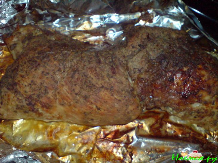 Свиная грудинка, начинённая пореем и сыром