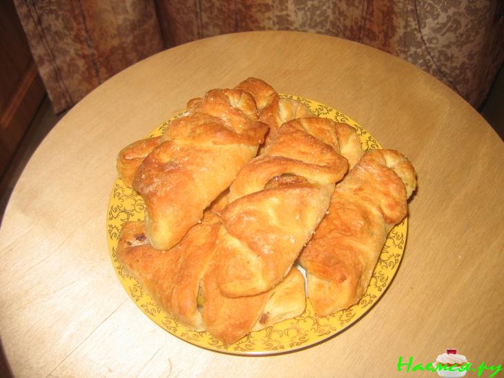 Яблоки или творог в слойке