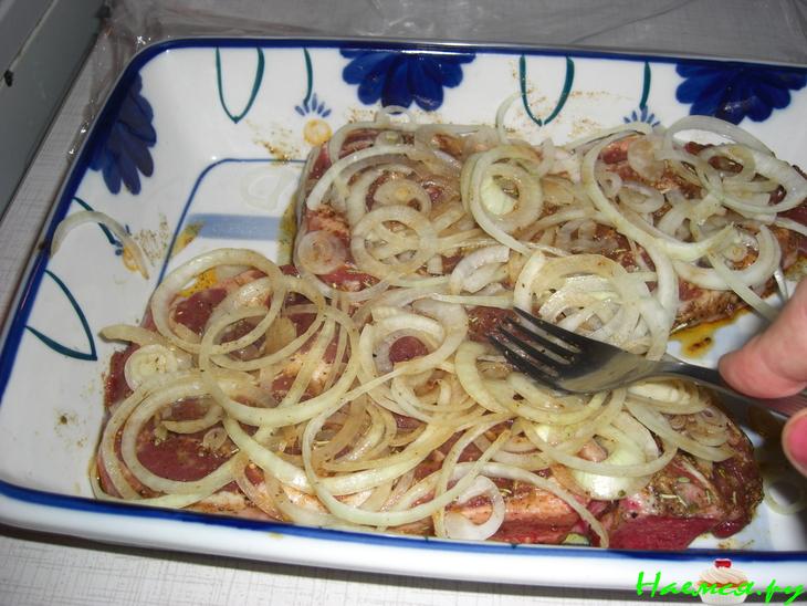 Свинина запеченная с грибами