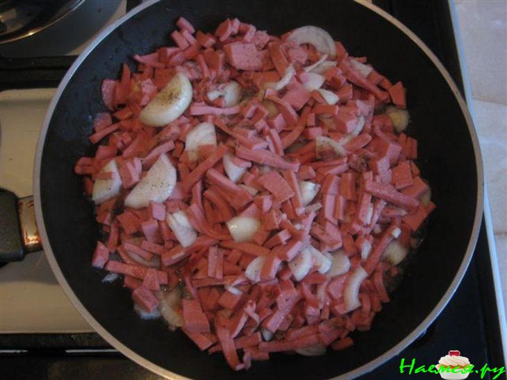 Пицца домашняя с колбаской