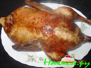 Утка пряная, начиненная яблоками