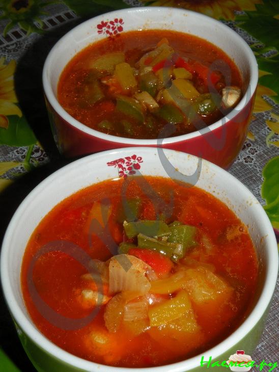 Гуляш куриный «Светофор» с красным, желтым и зеленым перцем