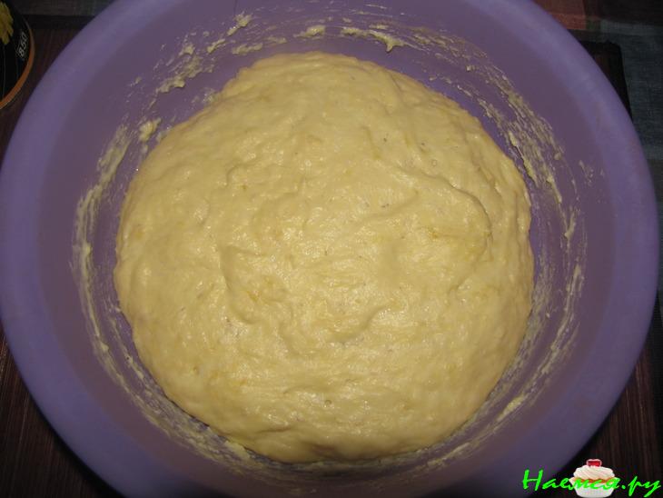 Пицца с ананасом и руколой