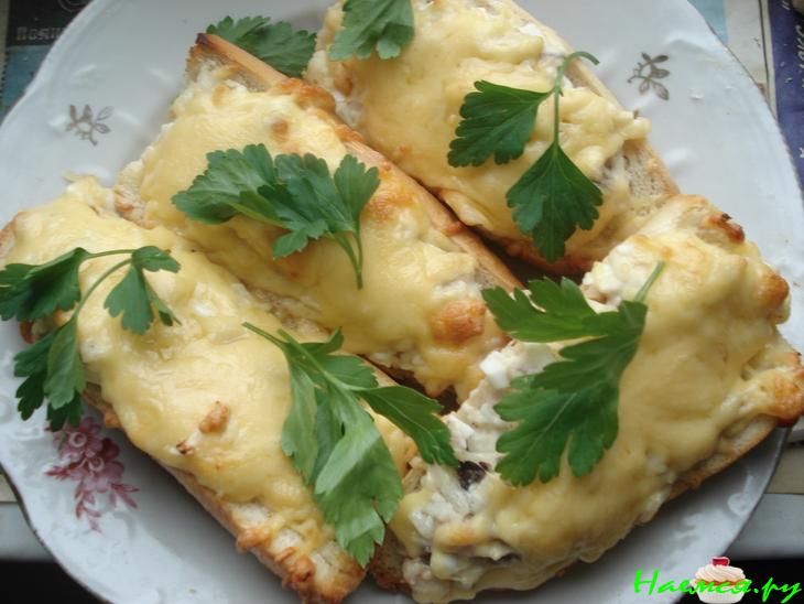 Хрустящие "лодочки" с копченой рыбой и яблоком