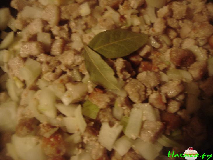 Английский мясной пирог с красной фасолью