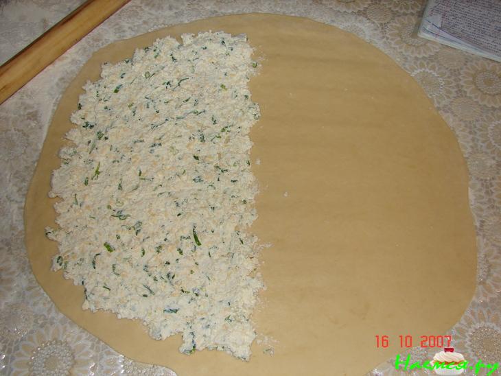 Пирог с салями и сыром