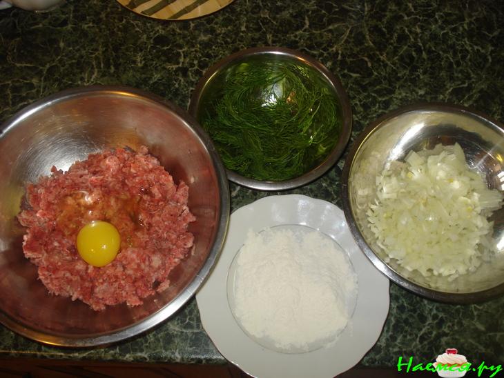 Мясные шарики в сливочно-укропном соусе с помидорками