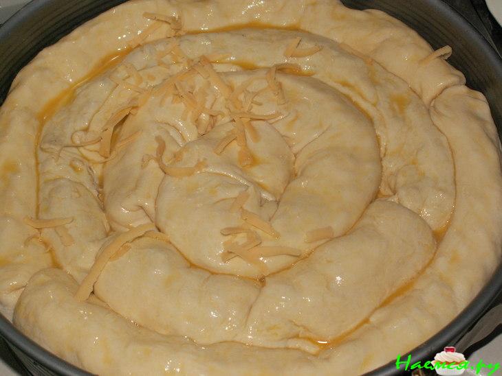 Пирог с мясом из слоёного теста 'Улитка'