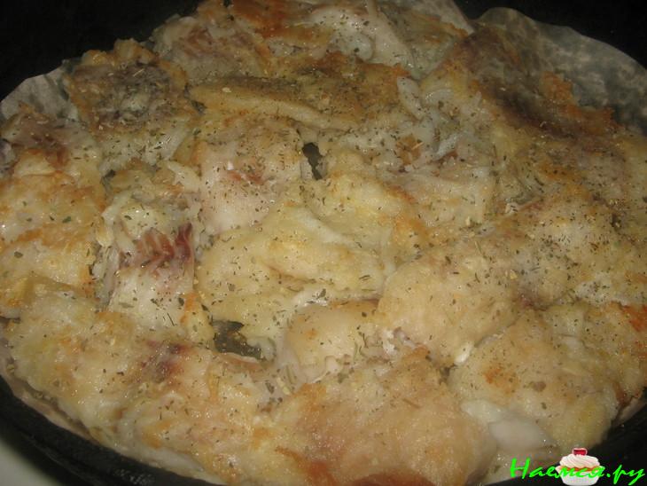 Рыба запеченная под малосольным огурчиком